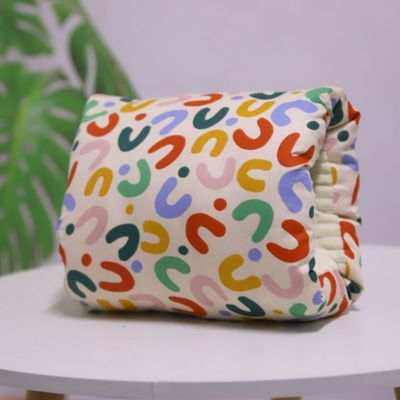 Détail forme U coussin allaitement soutien lombaire optimal