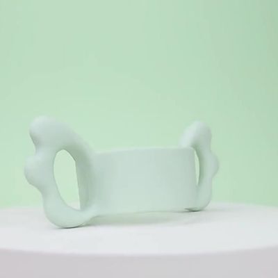 Poignée biberon silicone vert ergonomique autonomie bébé
