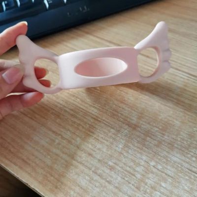 Poignée biberon silicone rose ergonomique bébé