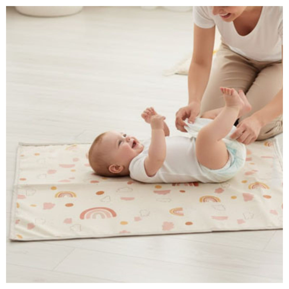 Tapis à langer portable pliable avec compartiments de rangement intégrés